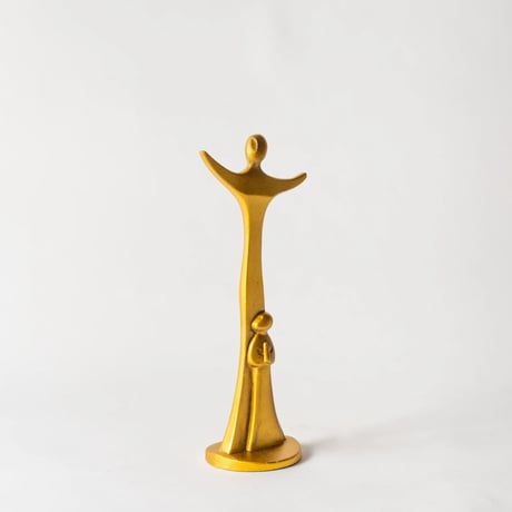 open-arms statue