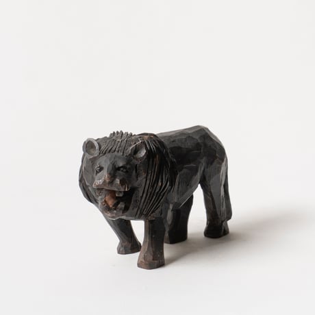blunt-cut lion