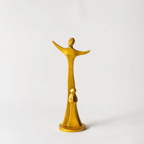 open-arms statue