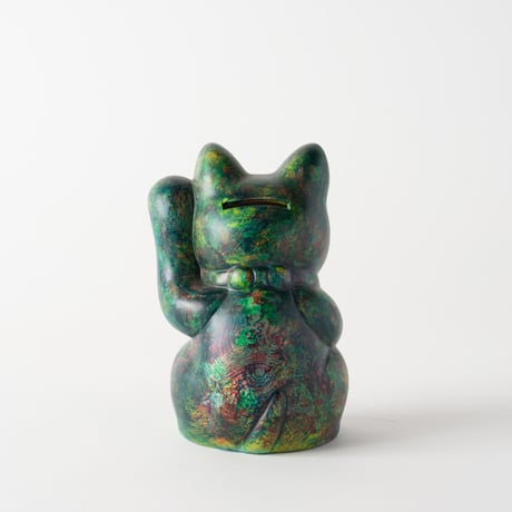 graffitied maneki-neko