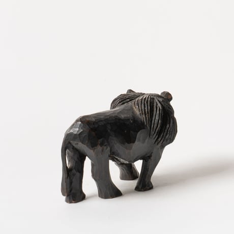 blunt-cut lion