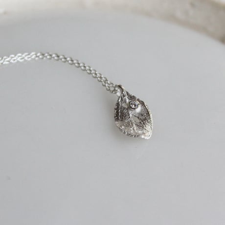 ブロッサムリーフ・ネックレス / Blossom leaf neckalce