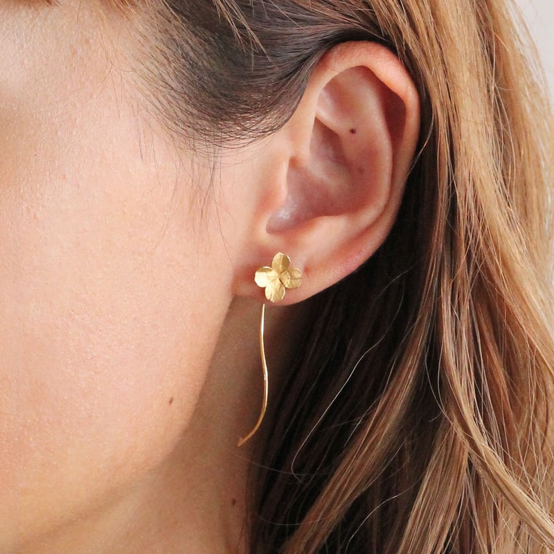 クローバーウェービーピアス / Clover wavy earrings | atelier