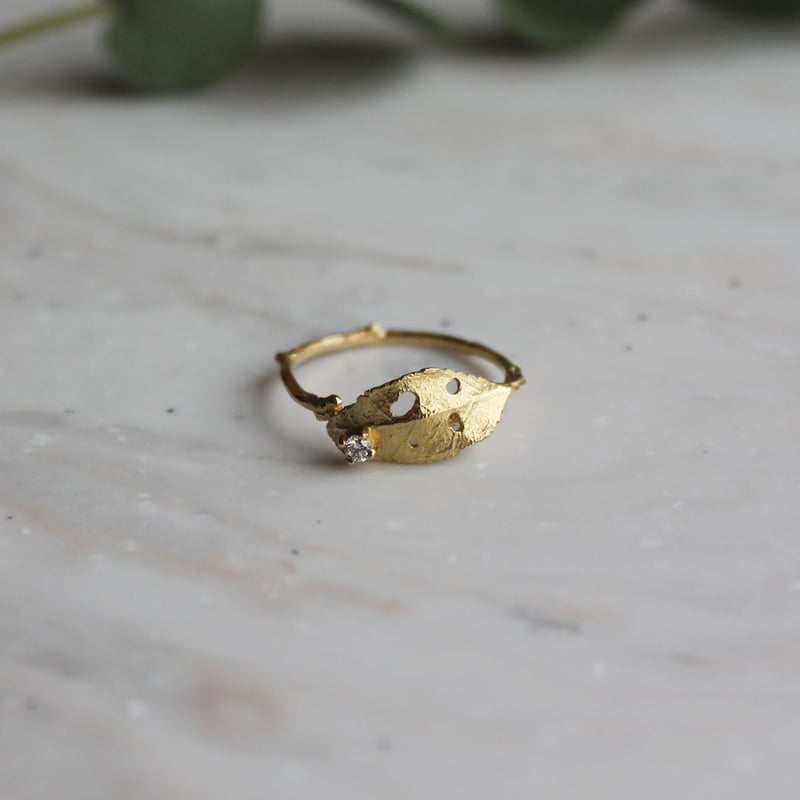 K18 ゴールド リング 葉の彫刻入り K18 ブロッサムリーフ・リング | atelier mozu
