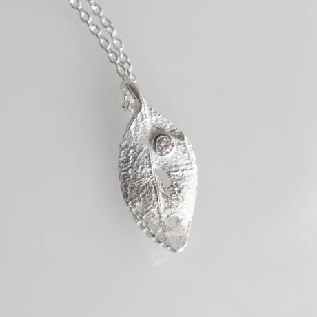 ブロッサムリーフ・ネックレス / Blossom leaf neckalce