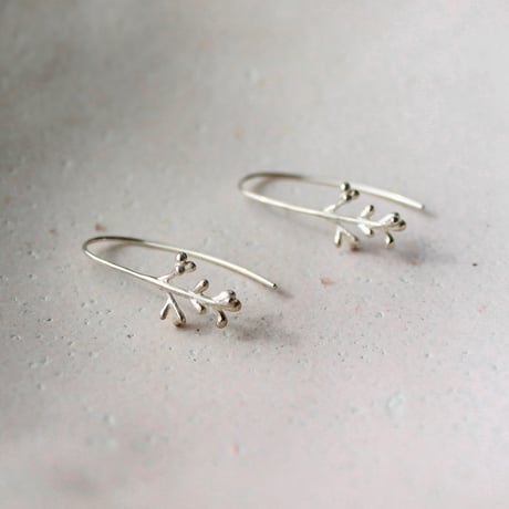 オリーブのつぼみのピアス / Olive buds earrings
