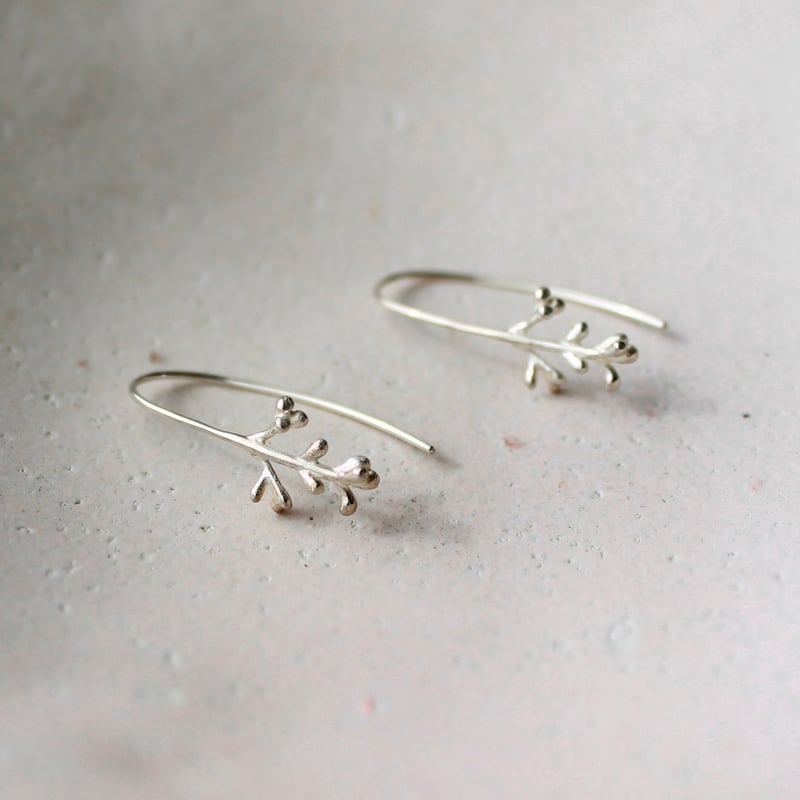オリーブのつぼみのピアス / Olive buds earrings | atelier mozu