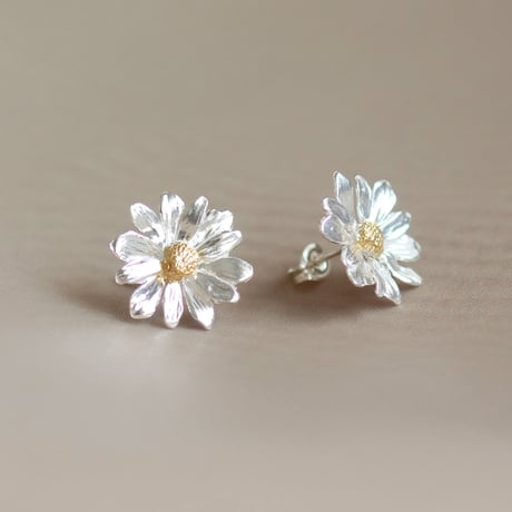 デイジーのピアス or イヤリング / Daisy Pierced or Clip-On Earrings
