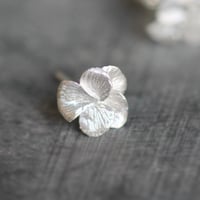 パンジーのピアス