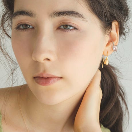 もうすぐひらくつぼみのピアス / Earrings of a flower bud about to bloom