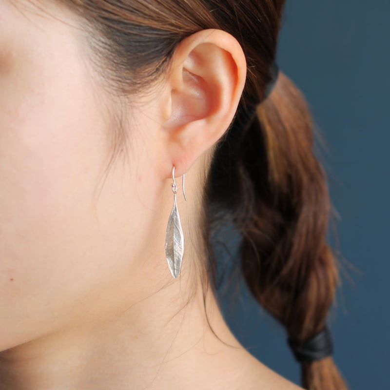 オリーブのピアス / Olive leaf earrings | atelier mozu