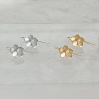 オキザリスのピアス