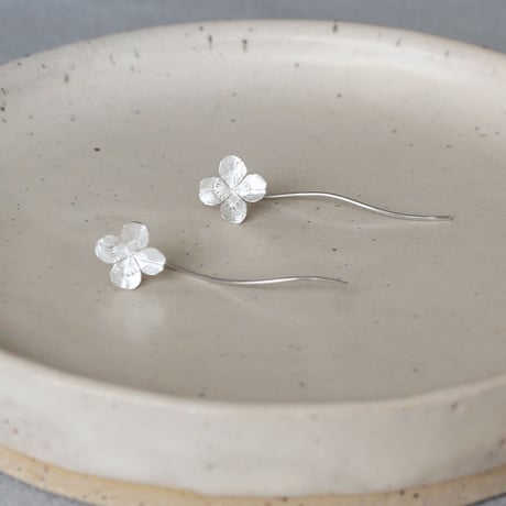 クローバーウェービーピアス / Clover wavy earrings