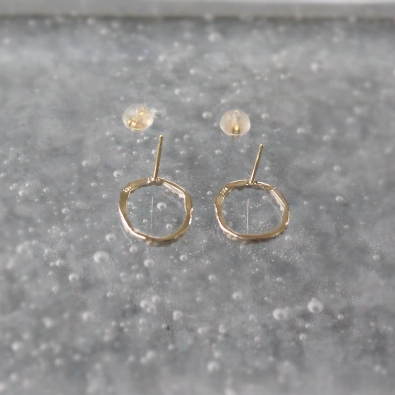 K10 リップル ピアス | atelier mozu K10 リップル ピアス | atelier mozu
