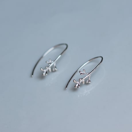 オリーブのつぼみのピアス / Olive buds earrings