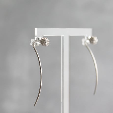 シロツメクサのピアス / White clover earrings