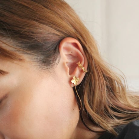 クローバーウェービーピアス / Clover wavy earrings