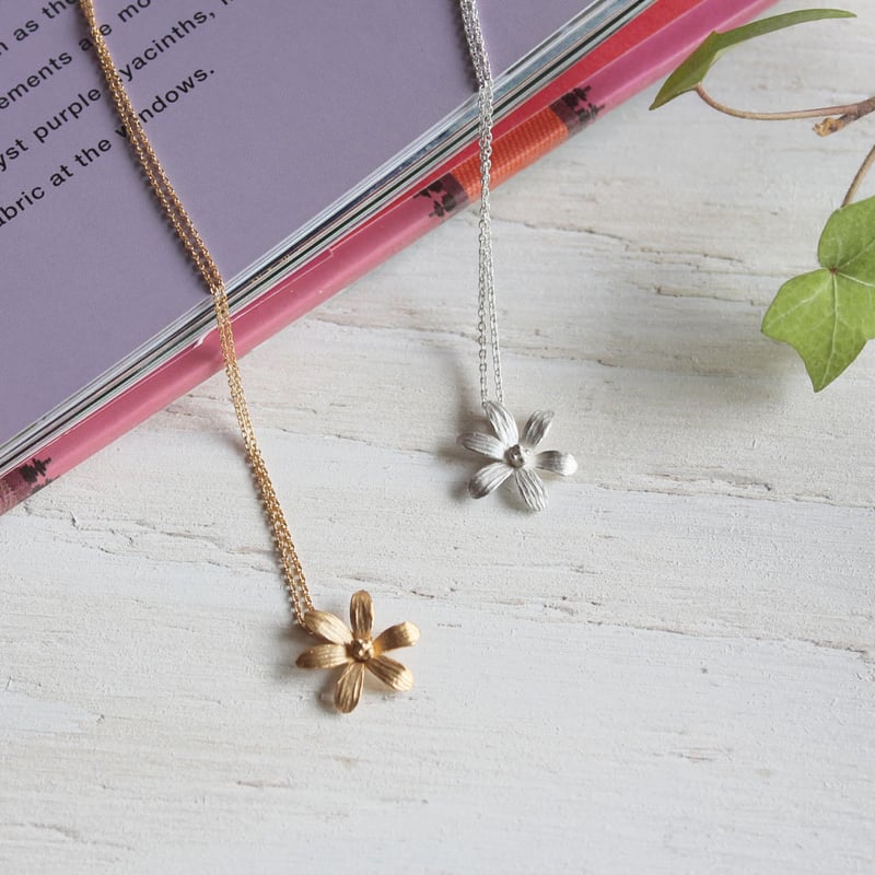 6枚の花びらのネックレス / Six-petal necklace | atelier mozu