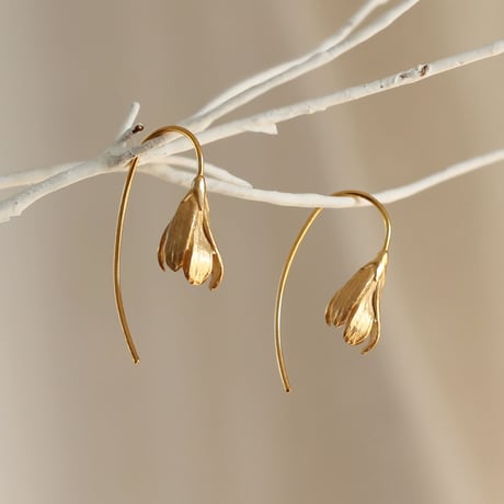 もうすぐひらくつぼみのピアス / Earrings of a flower bud about to bloom