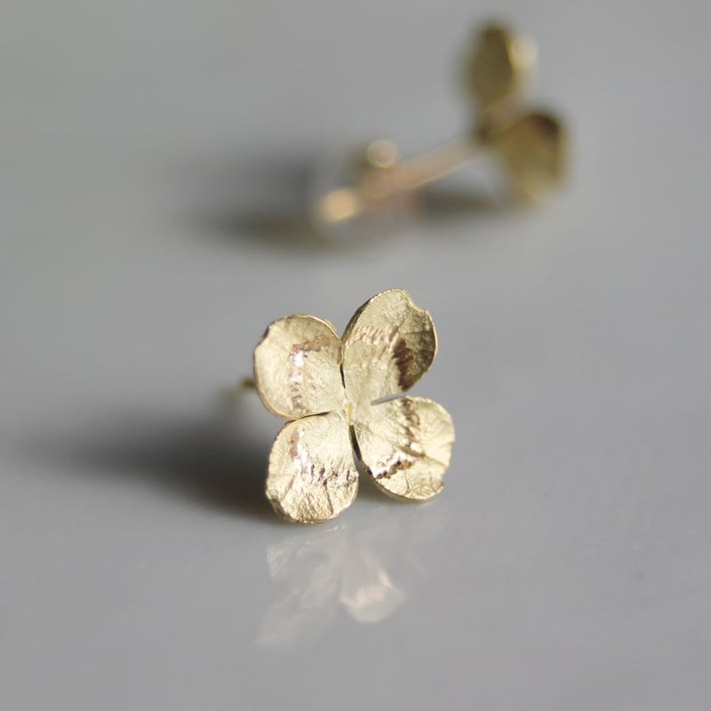K18 クローバーのスタッドピアス【シングル】 | atelier mozu