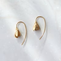 もうすぐひらくつぼみのピアス / Earrings of a flower bud about to bloom