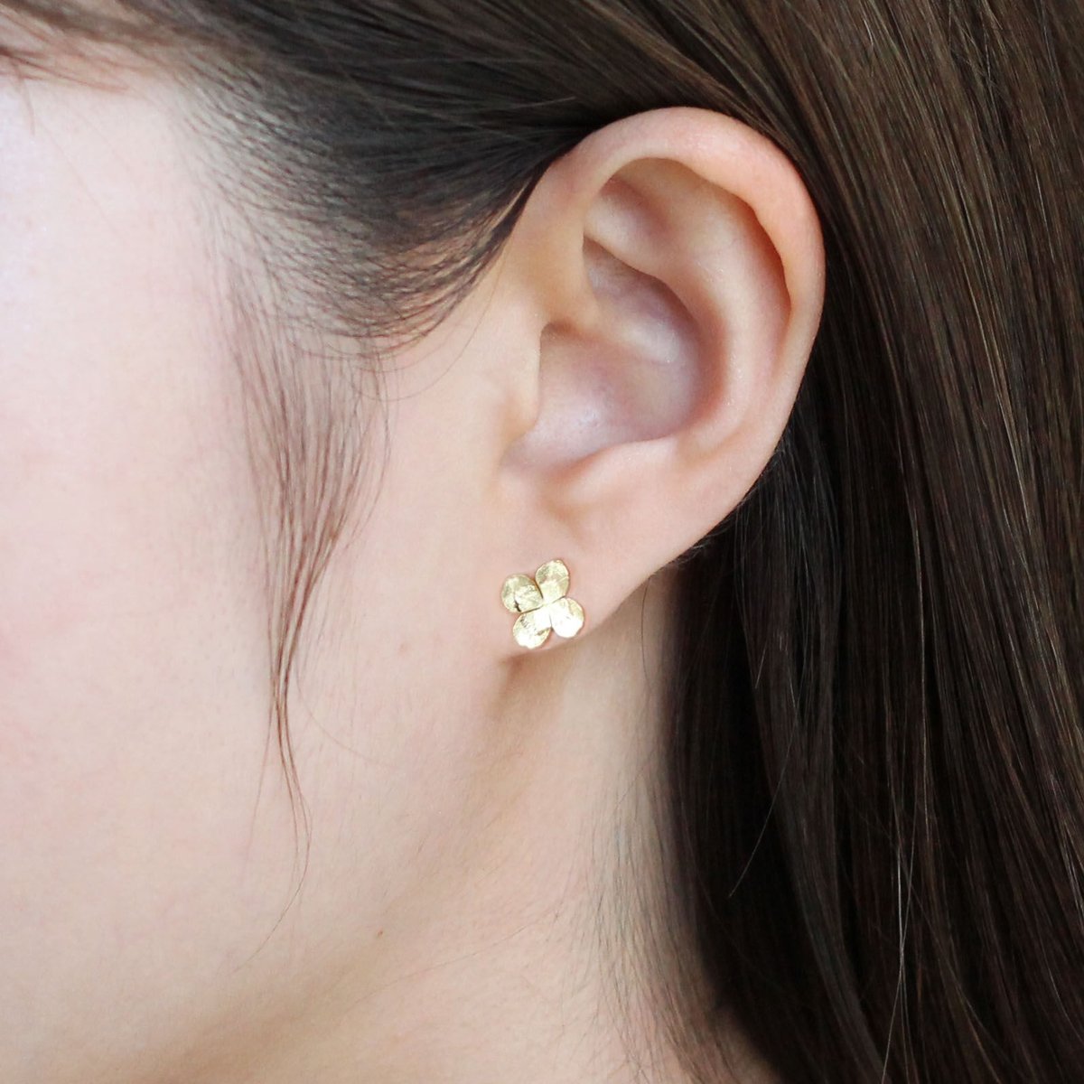 K18 クローバーのスタッドピアス | atelier mozu K18 クローバーのスタッドピアス | atelier mozu