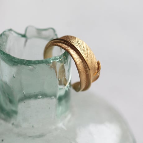 フェザーのイヤーカフ / Feather ear cuff