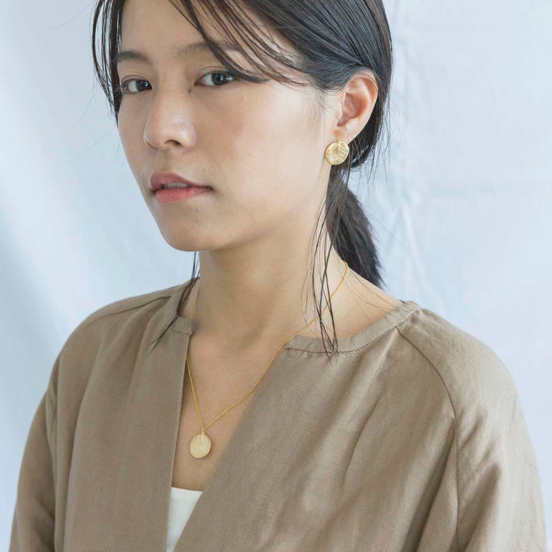 ユーカリのスタッズピアス | atelier mozu