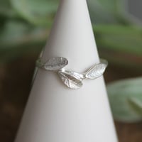 小さなリーフのリング / Small leaf ring