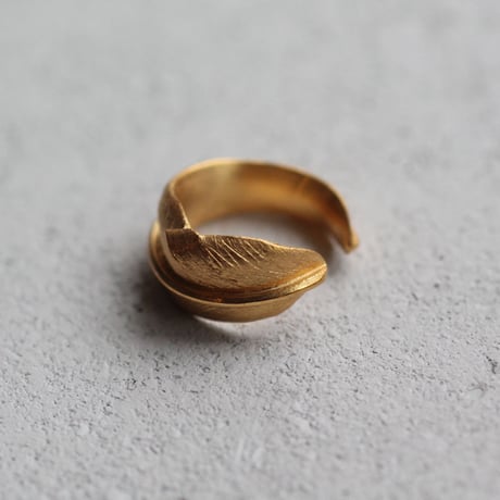 フェザーのイヤーカフ / Feather ear cuff
