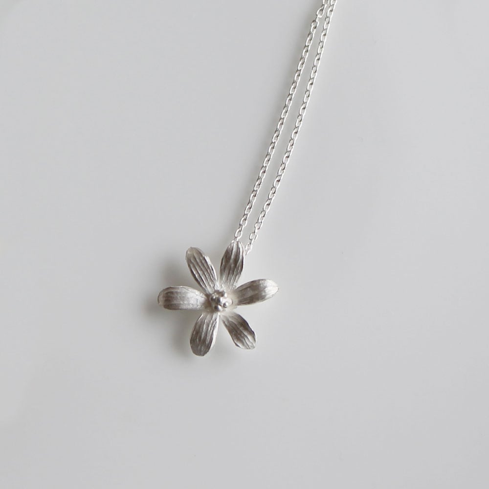 6枚の花びらのネックレス / Six-petal necklace | atelier mozu