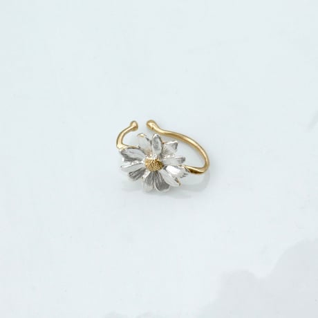 Daisy ear cuff