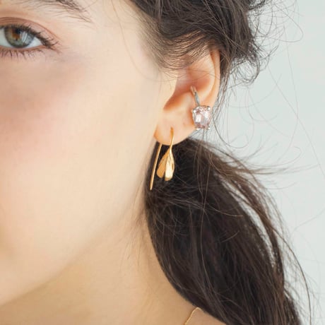 もうすぐひらくつぼみのピアス / Earrings of a flower bud about to bloom