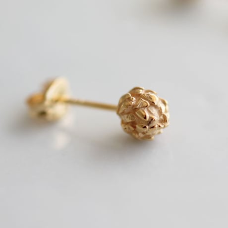 シロツメクサのスタッドピアス / White clover stud earrings