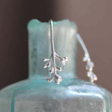 オリーブのつぼみのピアス / Olive buds earrings