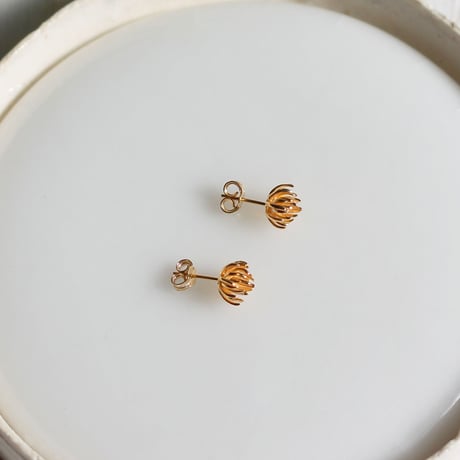 あざみの花のスタッドピアス