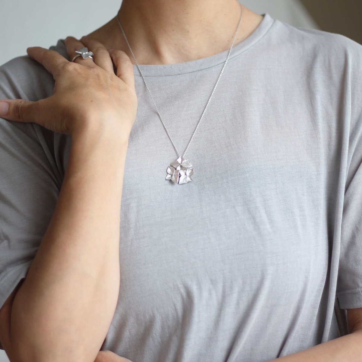 10K アジサイ花モチーフ ネックレス 紫陽花のネックレス / Hydrangea necklace | atelier mozu