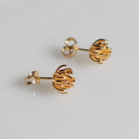 あざみの花のスタッドピアス
