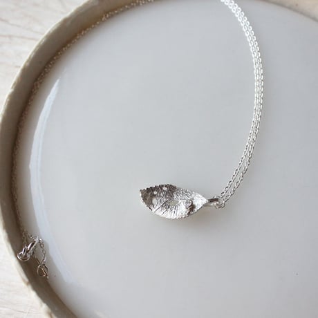 ブロッサムリーフ・ネックレス / Blossom leaf neckalce