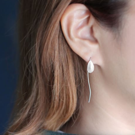 リーフロングピアス