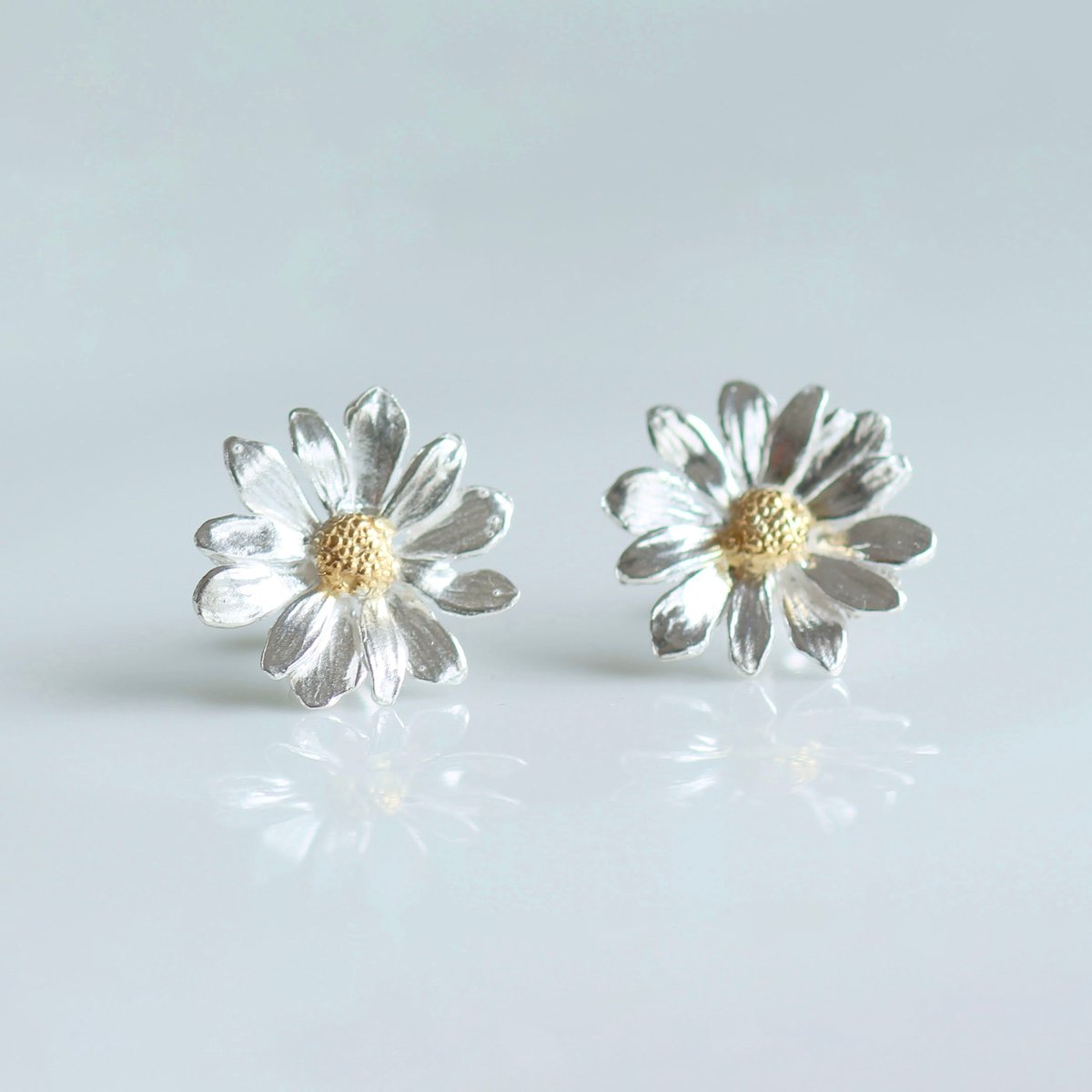 デイジー様　4点おまとめ　本物のお花のピアス　イヤリング デイジーのピアス or イヤリング / Daisy Pierced or Clip-On Ea