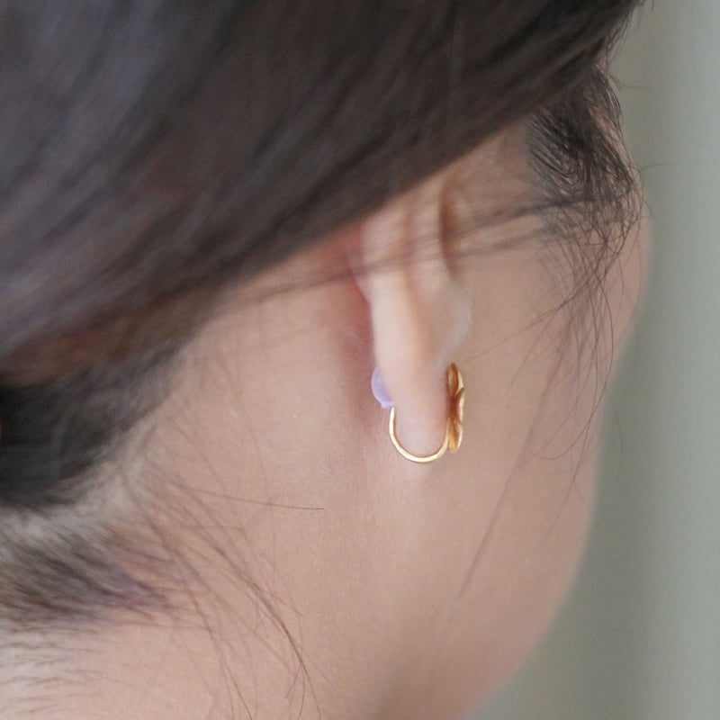 クローバーのイヤーカフ / Clover ear cuff | atelier mozu