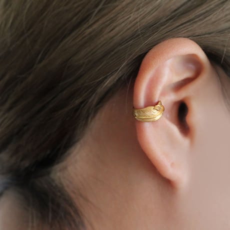 フェザーのイヤーカフ / Feather ear cuff