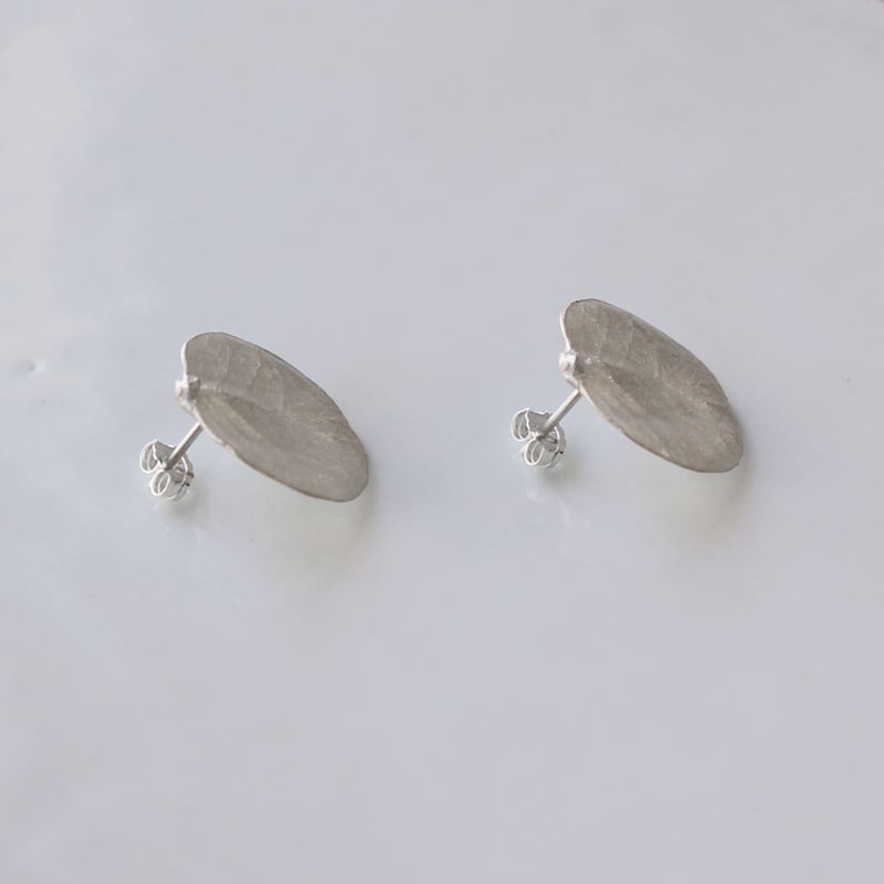 ユーカリのスタッズピアス シルバー ユーカリのスタッズピアス | atelier mozu