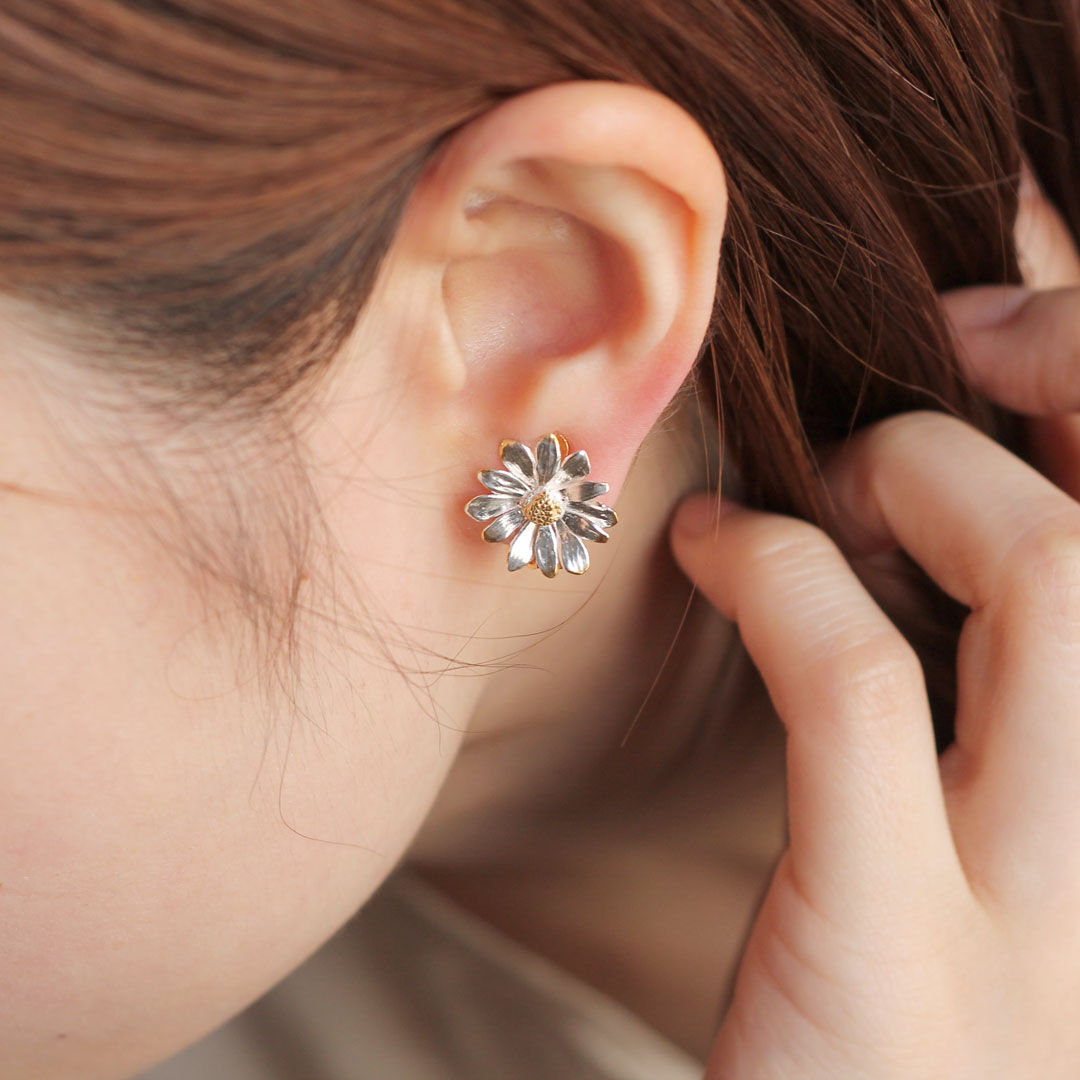 デイジー (DAISY) ダブルピアス デイジーのピアス or イヤリング / Daisy Pierced or Clip-On Ea