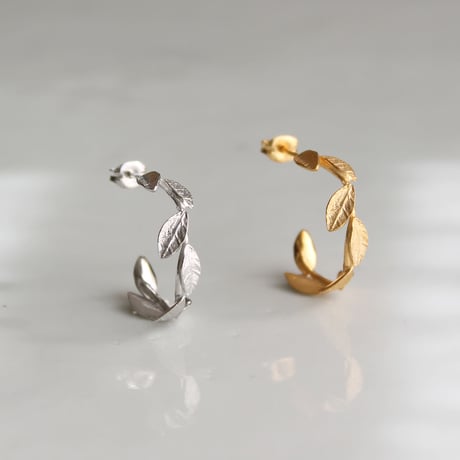 小さなリーフのフープピアス