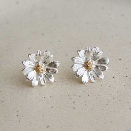 デイジーのピアス or イヤリング / Daisy Pierced or Clip-On Earrings
