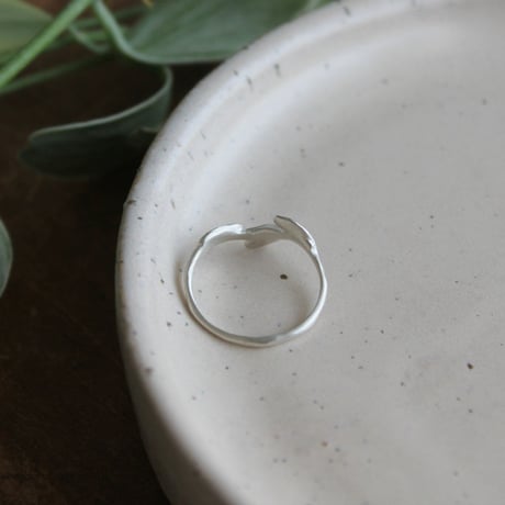 小さなリーフのリング / Small leaf ring