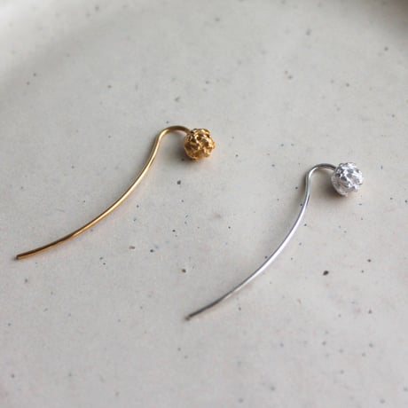 シロツメクサのピアス / White clover earrings