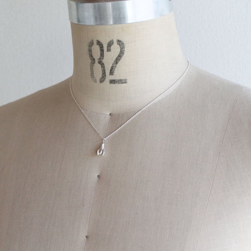 スノードロップのネックレス / Snowdrop necklace | atelier mozu